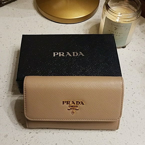 Prada saffiano wallet in chain NWT - Picture 1 of 6